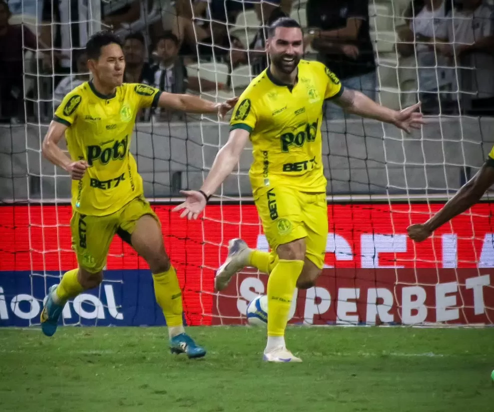 Mirassol vence com gol de pênalti no fim e assume liderança da Série B 