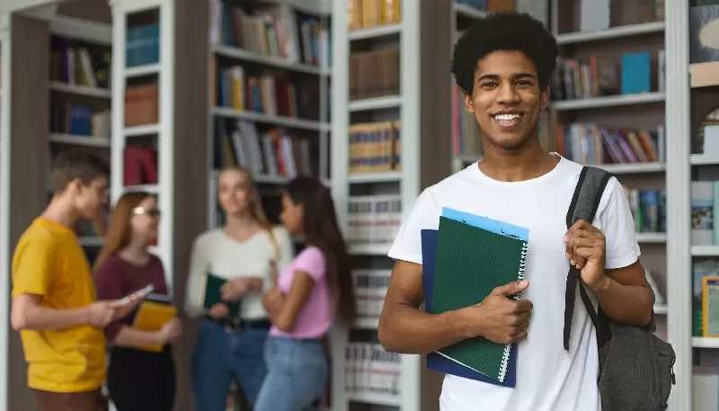 Estudantes maiores de 16 anos também podem contribuir para o INSS. Vale a pena?