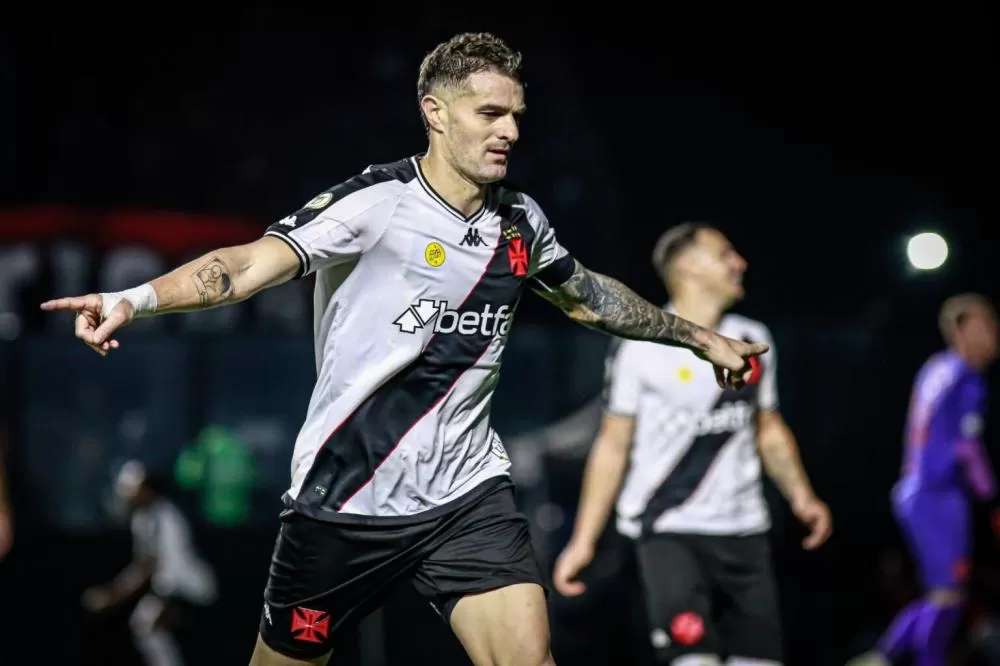 Vasco vira sobre o Athletico em "esquenta" para Copa do Brasil
