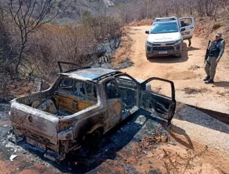 Polícia Militar prende suspeitos da morte do prefeito de João Dias e do pai dele e apreende arma e veículos usados no crime