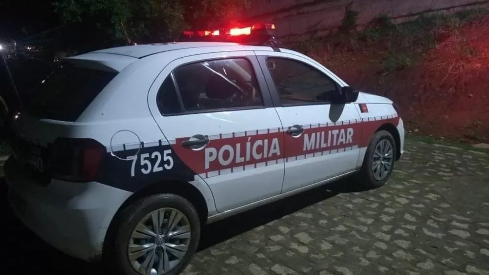 Homem é esfaqueado e morto pelo pai de 81 anos enquanto dormia
