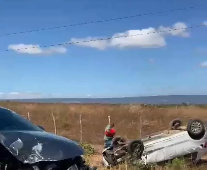 Advogado natural de Conceição sai ileso de colisão e capotamento em rodovia no Cariri cearense