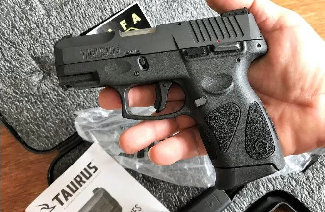 Polícia Civil prende suspeito com pistola calibre 9mm; arma é de uso restrito