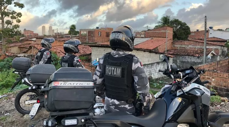 Polícia Militar captura três foragidos da Justiça em Patos 