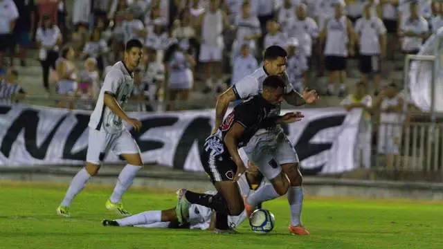 Botafogo-PB e Volta Redonda ficam no empate em jogo marcado por grandes defesas dos goleiros