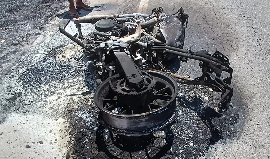 Acidente fatal entre moto e caminhão é registrado na PB-325, próximo a Catolé do Rocha