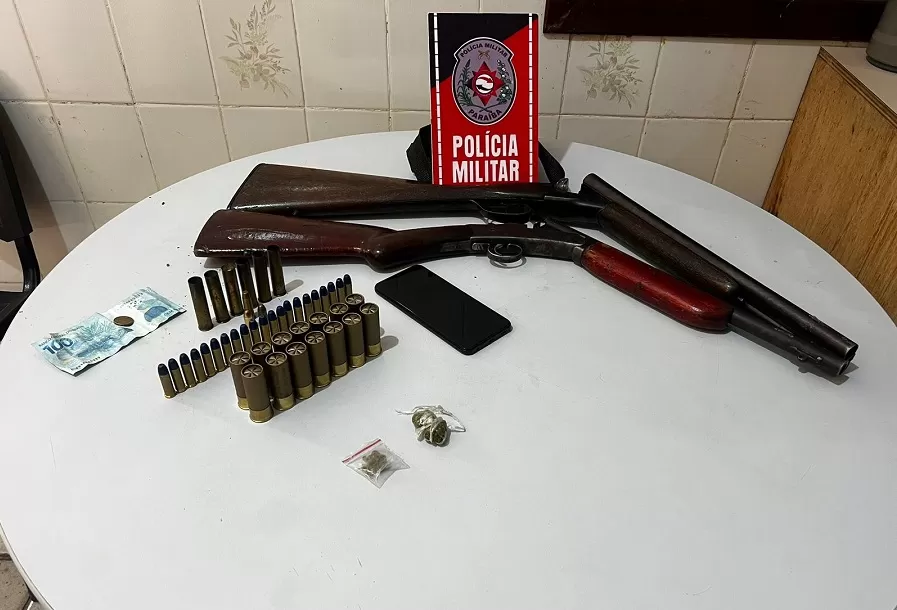 Polícia Militar prende três indivíduos e apreende armas de fogo, munições e drogas, em São Bento