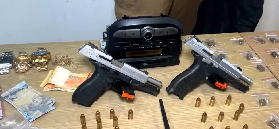 Polícia apreende drogas, armas e rádios em operação no bairro Cristo, em João Pessoa