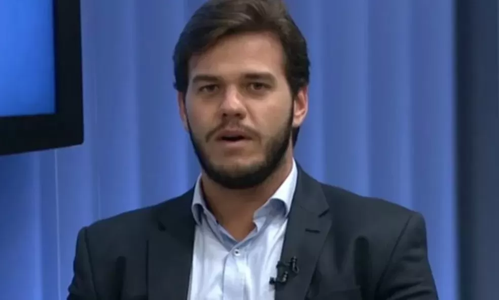 Justiça Eleitoral determina que Bruno Cunha Lima tire do ar publicação sobre Dr. Jhony