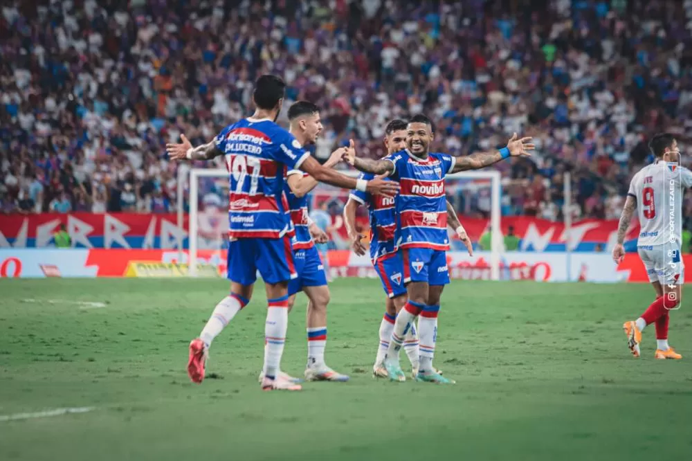 Fortaleza goleia Bahia no Castelão e volta à vice-liderança da Série A