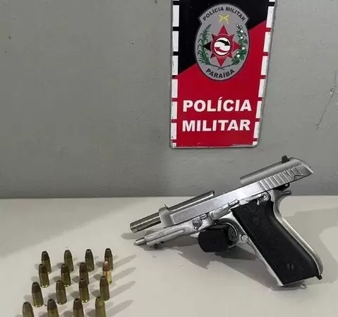 Vereador que disputa reeleição é preso em flagrante com carro furtado e arma de fogo, na Paraíba
