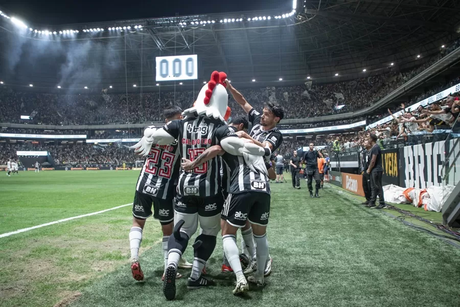 Atlético-MG vira sobre Vasco e abre vantagem na semi da Copa do Brasil
