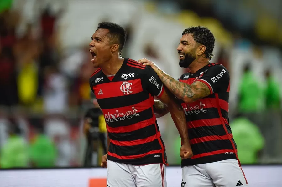 Flamengo vence o Corinthians e abre vantagem na semifinal da Copa do Brasil