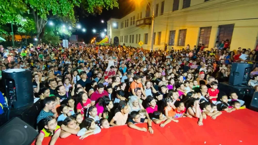 Tradicional Festa das Crianças de Catolé do Rocha reúne dezenas de famílias na Praça 