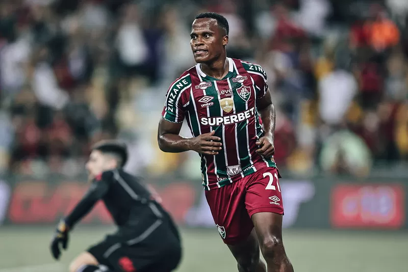 Fluminense vence o Flamengo por 2 a 0 no Maracanã e se afasta do Z-4