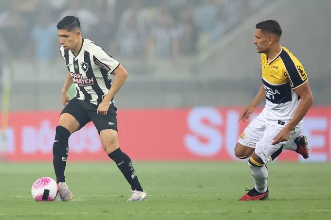 Com gols e emoção no fim, Botafogo e Criciúma empatam no Maracanã