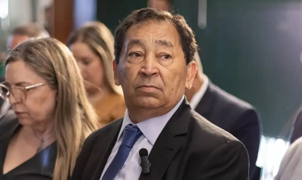 Prefeito e candidato à reeleição de Taboão da Serra (SP) é baleado 
