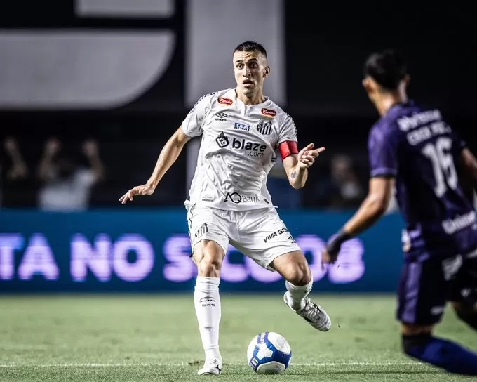 Santos vence Ceará, mantém liderança da Série B e fica mais perto do acesso