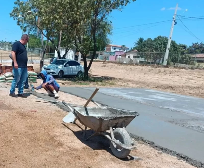 Prefeitura de Catolé do Rocha começa a construção de estrutura-base para instalação de Parques Infantis