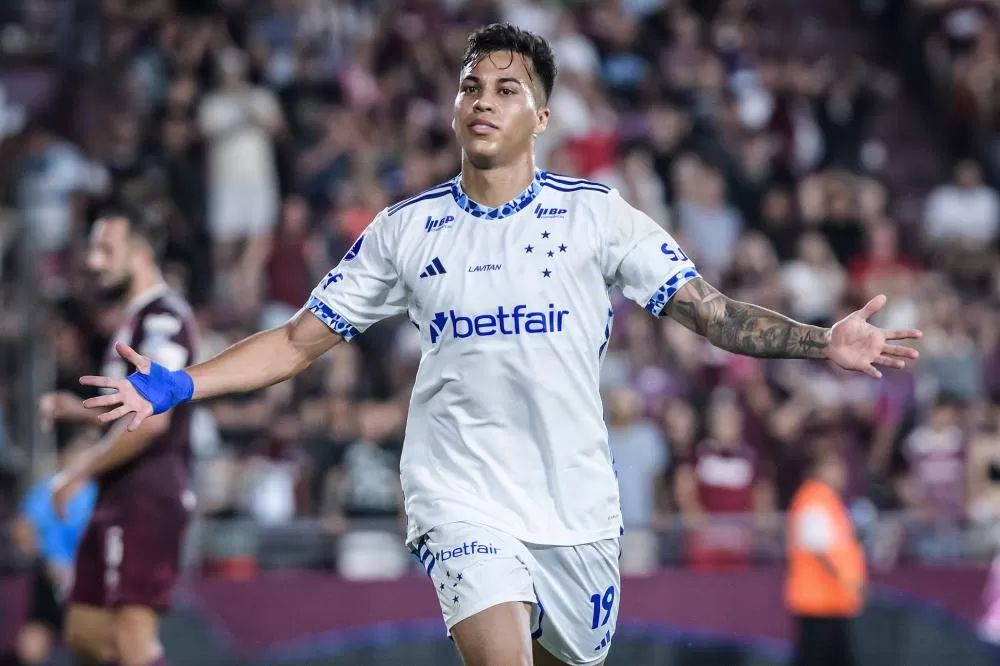 Cruzeiro vence Lanús na Argentina e se garante na final da Sul-Americana