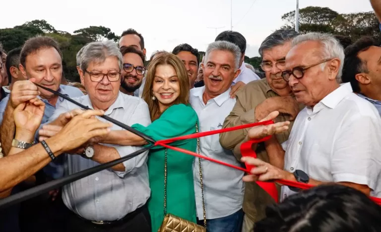 João Azevêdo entrega Ponte das Três Ruas e destaca importância da obra