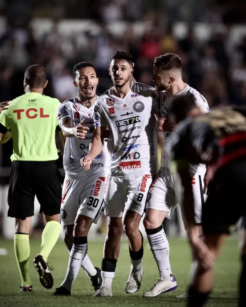 Operário-PR vence o Sport de virada e segue com chances de acesso