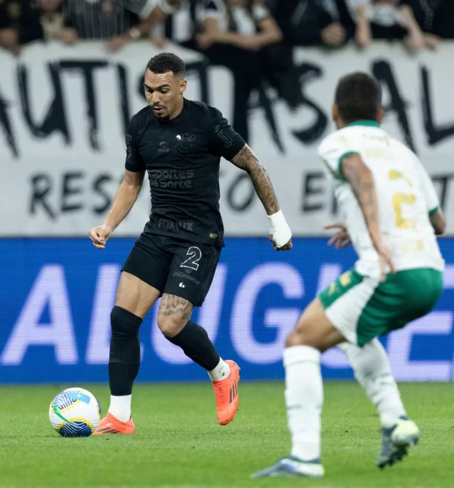 Corinthians vence, se afasta do Z-4 e complica o Palmeiras na luta pelo título