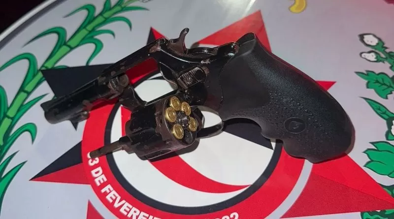 Polícia Militar prende dupla que estaria tentando praticar roubos perto de UPA de Campina Grande 