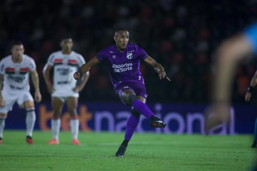 Ceará goleia Botafogo-SP e entra no G-4 da Série B em noite de Saulo Mineiro