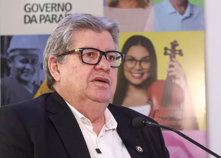 João Azevêdo reassume cargo de governador nesta terça-feira após 12 dias de licença