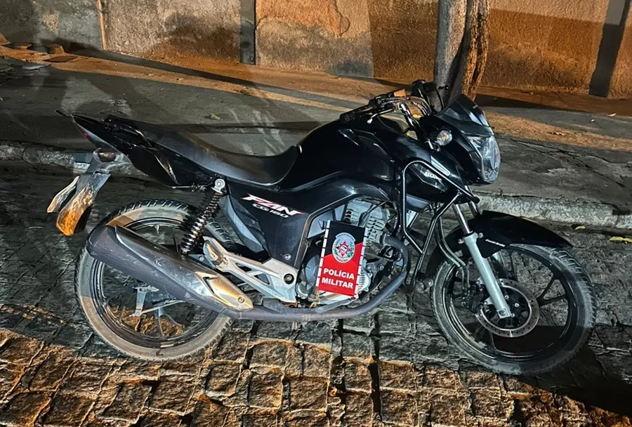 Polícia Militar recupera moto Honda Fan com queixa de roubo durante blitz na cidade de Paulista (PB)