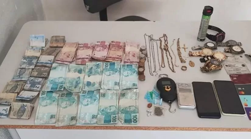 Trio é preso por tráfico de drogas em Coremas; drogas e materiais ilícitos são apreendidos