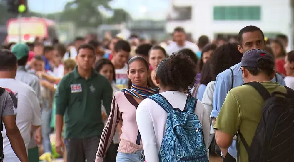 Expectativa de vida do brasileiro sobe para 76,4 anos e super índice pré-pandemia