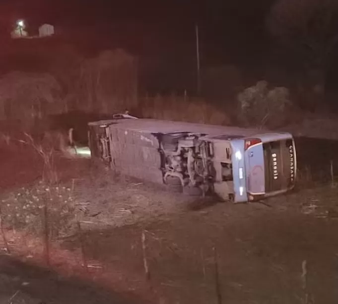 Mulher tem dois braços amputados e está em estado grave após acidente com ônibus da Guanabara na PB-400