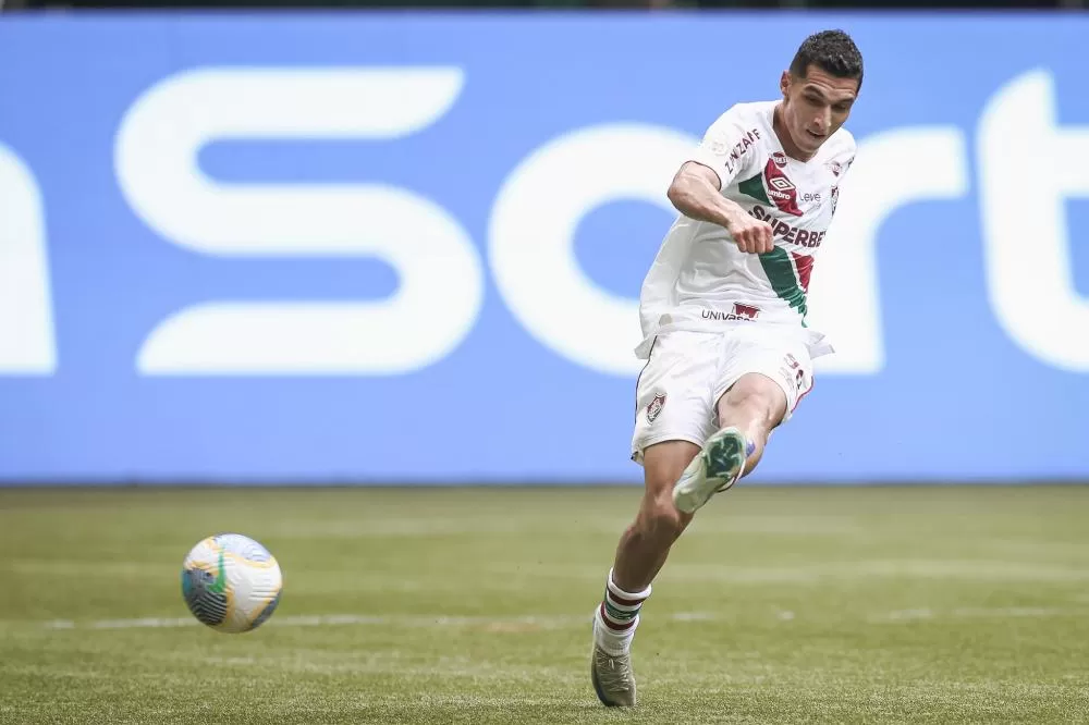 Fluminense vence vice-campeão Palmeiras e se livra do rebaixamento