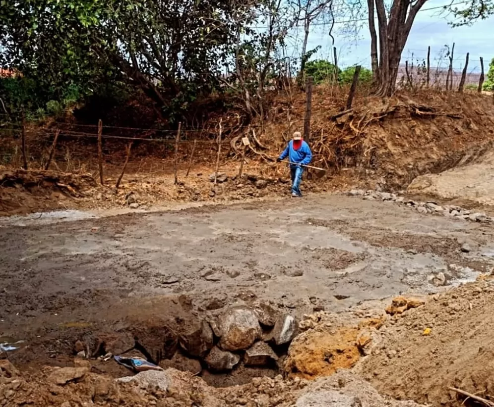 Secretaria Municipal de Obras e Infraestrutura de Catolé do Rocha vistoria obras da Passagem Molhada do sítio Boqueirão