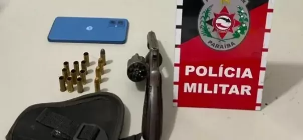 Força Tática apreende arma com indivíduo monitorado por tornozeleira eletrônica, em Catolé do Rocha