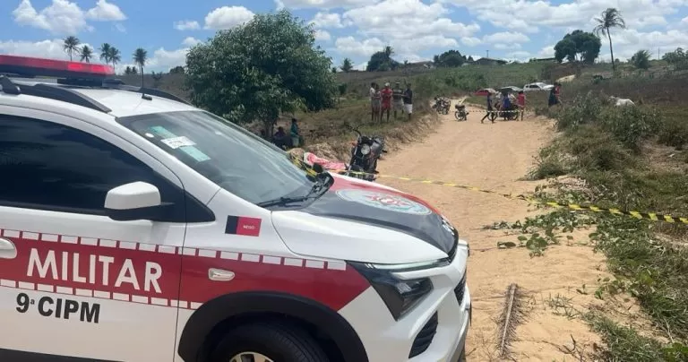 Pai e filho são assassinados a tiros quando trafegavam de moto, na Paraíba