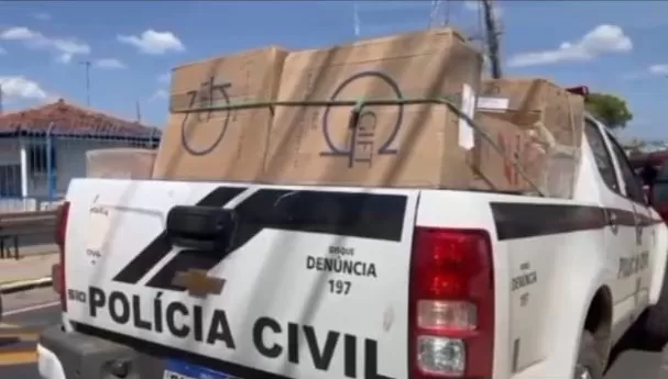 Policiais Civis apreendem grande quantidade de cigarros contrabandeados e uma arma de fogo nessa sexta (13), em Pombal