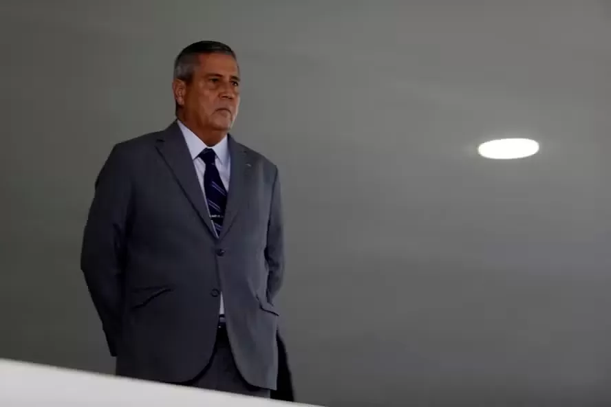 PF segue rastro do dinheiro entregue por Braga Netto para financiar plano de execução de autoridades