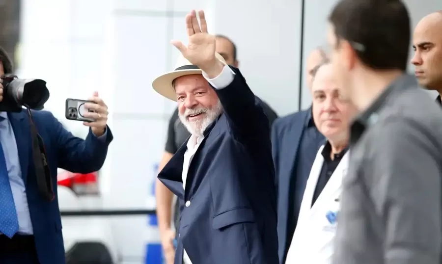 Presidente Lula recebe alta hospitalar e ficará em São Paulo até quinta-feira (19)