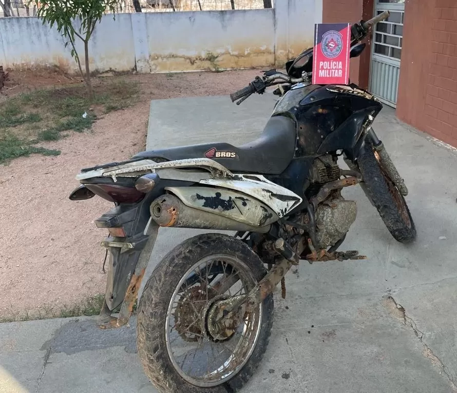 Polícia Militar recupera moto Honda Bros com queixa de roubo, na zona rural de Brejo do Cruz