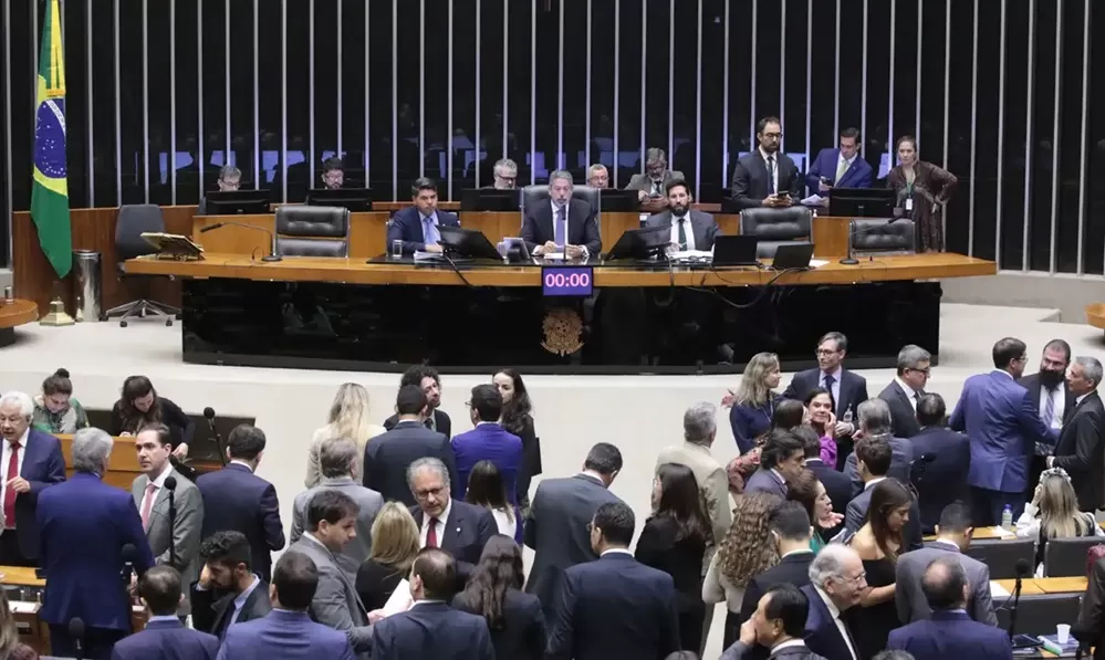 Câmara rejeita mudanças do Senado e aprova reforma tributária 