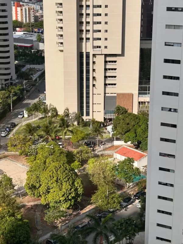 Mãe e filha caem de mirante em prédio no Altiplano, em João Pessoa; polícia investiga o caso