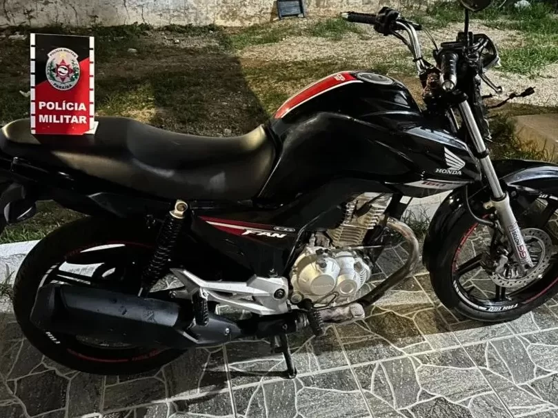 Criminosos armados fazem pessoas reféns, e praticam assalto em chácara, na cidade de Pombal