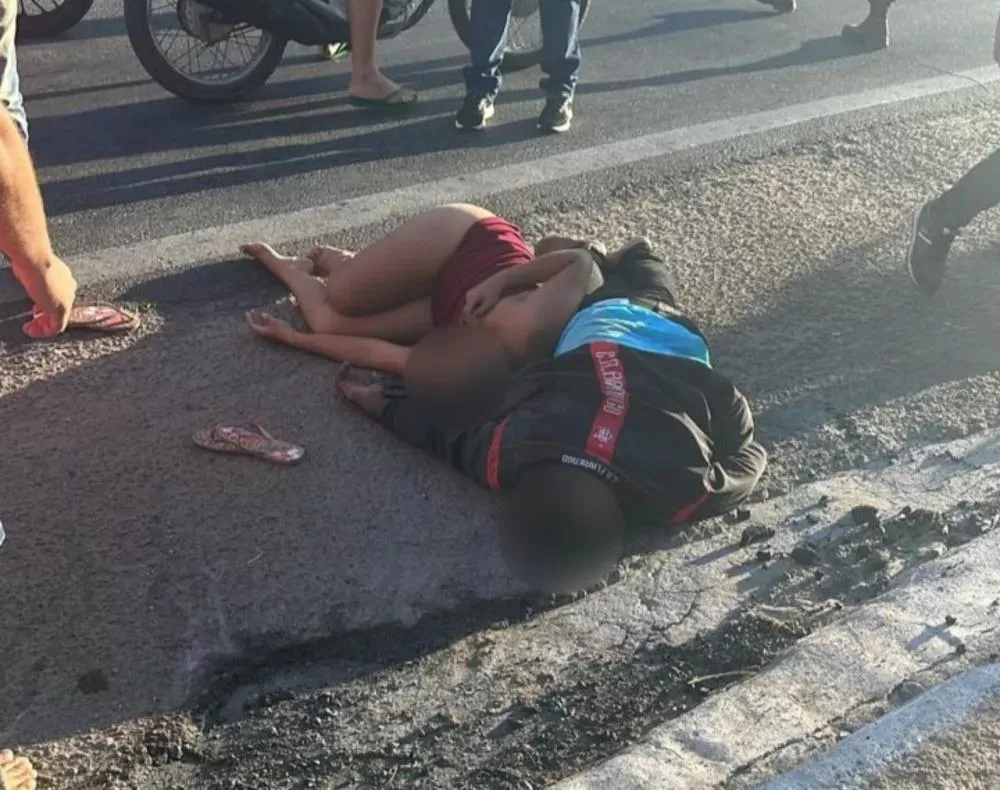 Grave acidente envolvendo moto e carreta deixa duas pessoas feridas na BR-230, no município de Aparecida