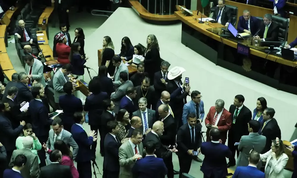 Câmara responde a Dino e diz que líderes cumpriram lei sobre emendas 