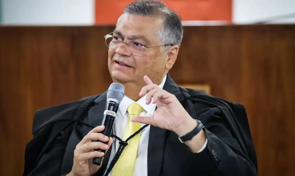 Dino libera R$ 370 milhões em emendas para governo cumprir piso da saúde 