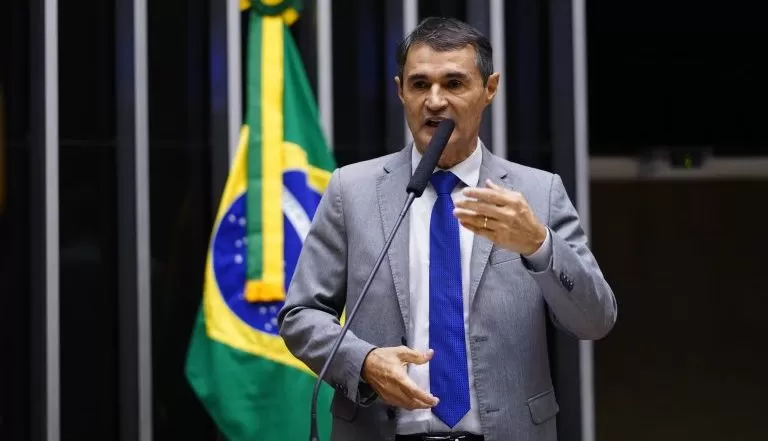Após admitir candidatura ao governo, Romero Rodrigues diz que é cedo para repassar bases 
