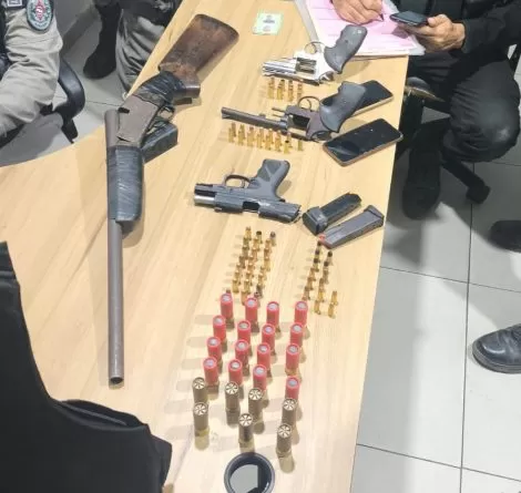 Polícia Militar frustra ataque de grupo criminoso, apreende armas e farta quantidade de munição 